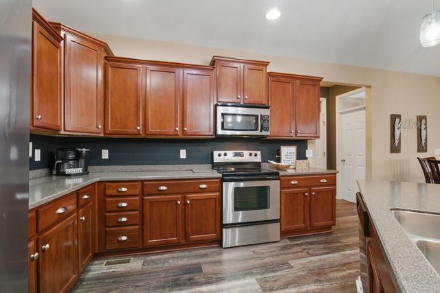 1061 Avery Trace Cir, Hendersonville, TN 37075