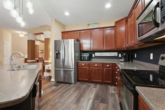 1061 Avery Trace Cir, Hendersonville, TN 37075