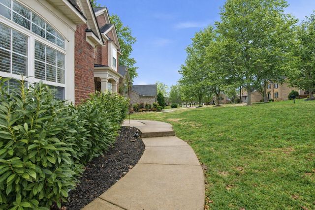 1061 Avery Trace Cir, Hendersonville, TN 37075