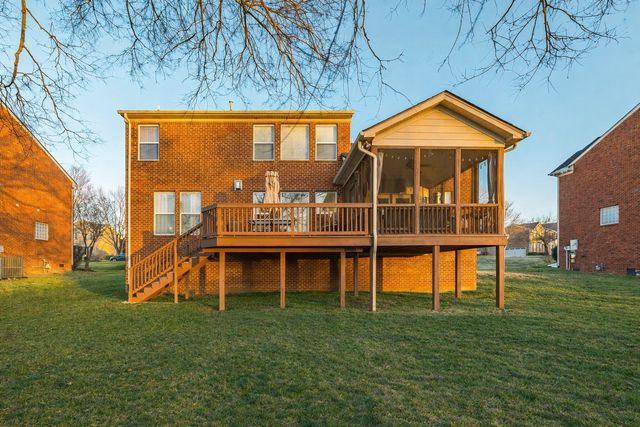 1061 Avery Trace Cir, Hendersonville, TN 37075