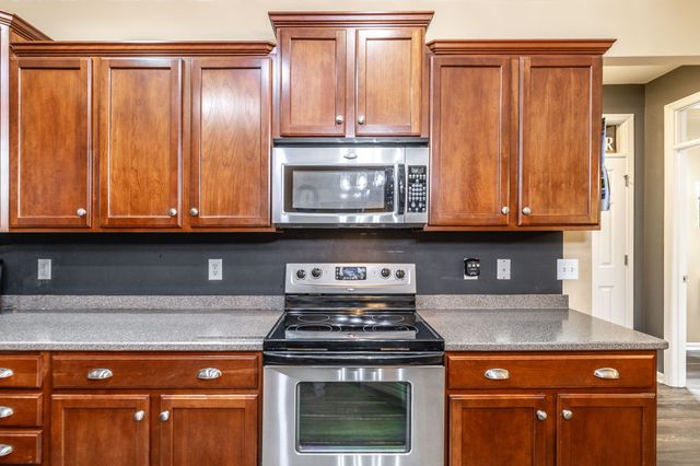 1061 Avery Trace Cir, Hendersonville, TN 37075