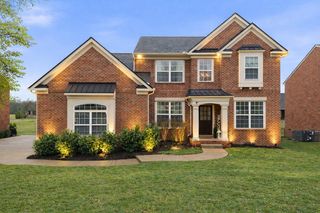 1061 Avery Trace Cir, Hendersonville, TN 37075