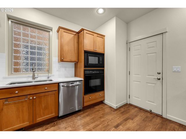 16018 Sw 77TH Ter, Portland, OR 97224