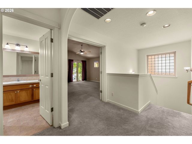16018 Sw 77TH Ter, Portland, OR 97224