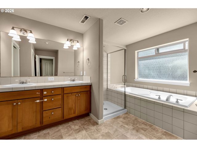 16018 Sw 77TH Ter, Portland, OR 97224