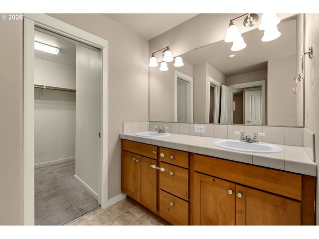 16018 Sw 77TH Ter, Portland, OR 97224