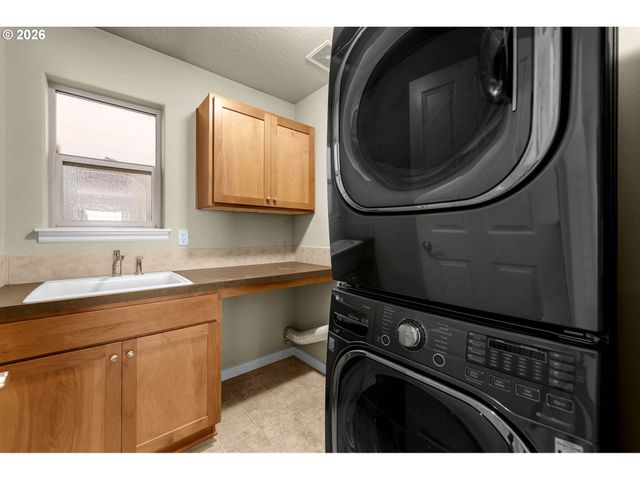 16018 Sw 77TH Ter, Portland, OR 97224