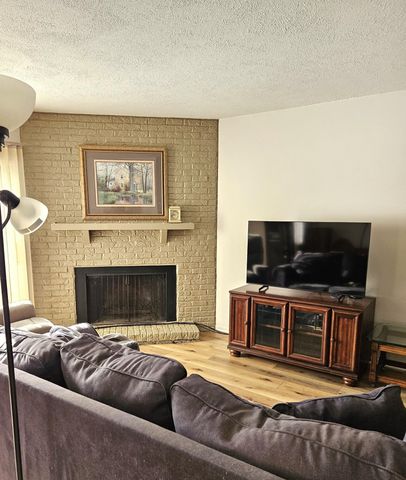 2105 Dogwood Lane, Chesterton, IN 46304