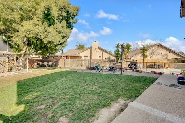 708 Coastal Ct, Los Banos, CA 93635