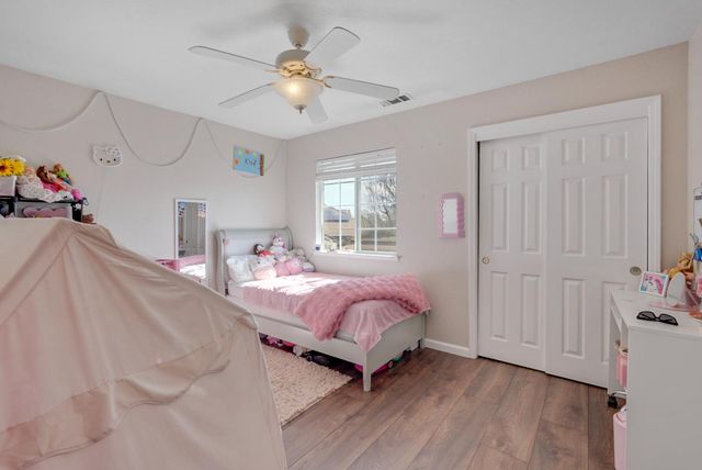 708 Coastal Ct, Los Banos, CA 93635