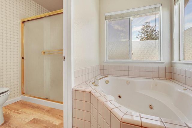 708 Coastal Ct, Los Banos, CA 93635