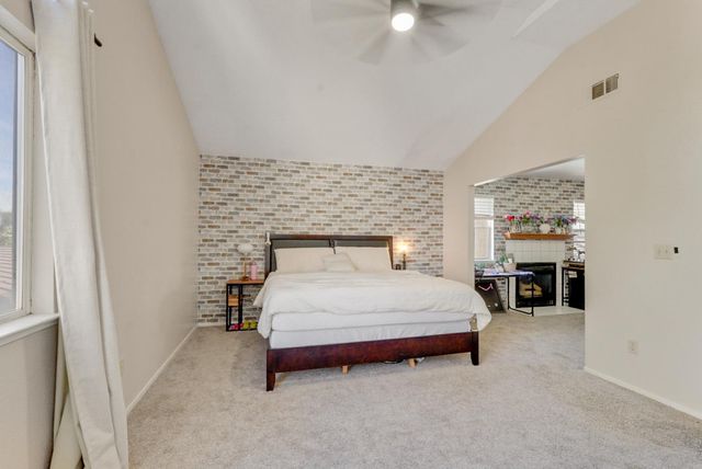 708 Coastal Ct, Los Banos, CA 93635