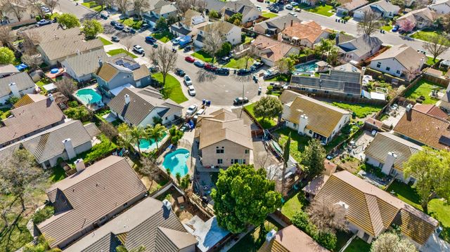 708 Coastal Ct, Los Banos, CA 93635