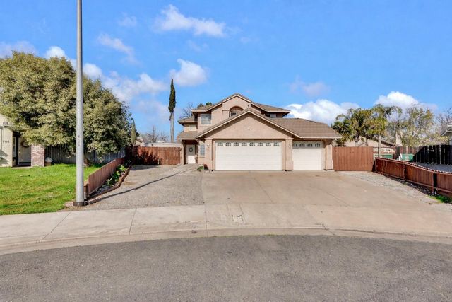 708 Coastal Ct, Los Banos, CA 93635