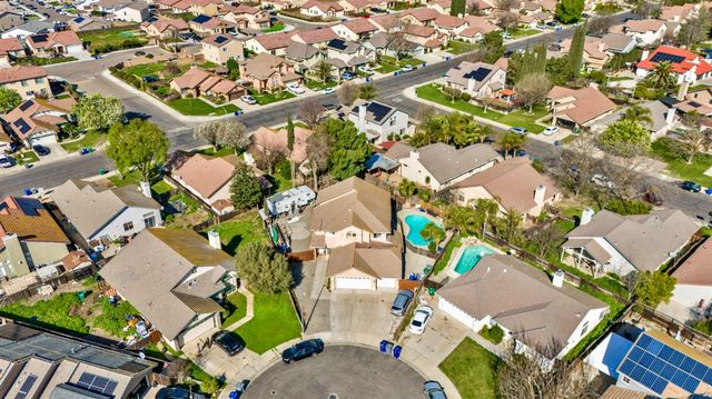 708 Coastal Ct, Los Banos, CA 93635