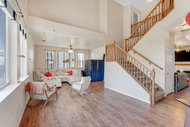 708 Coastal Ct, Los Banos, CA 93635