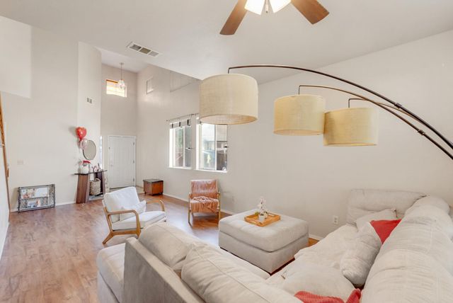 708 Coastal Ct, Los Banos, CA 93635