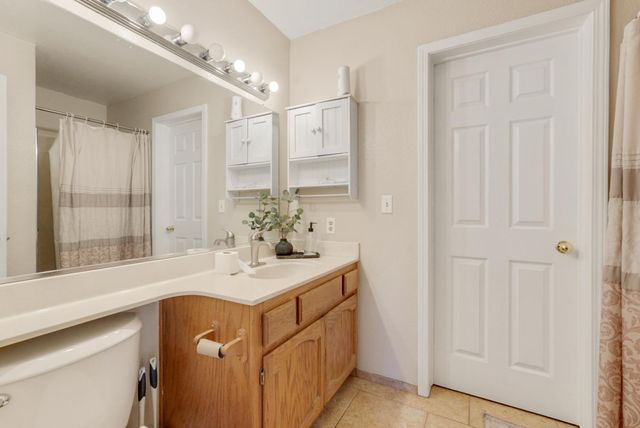 708 Coastal Ct, Los Banos, CA 93635