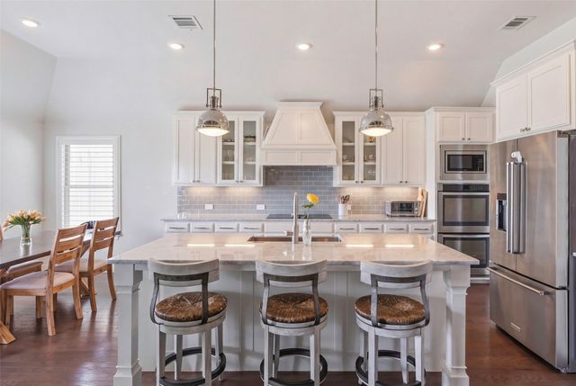 536 Inwood Street, Benbrook, TX 76126