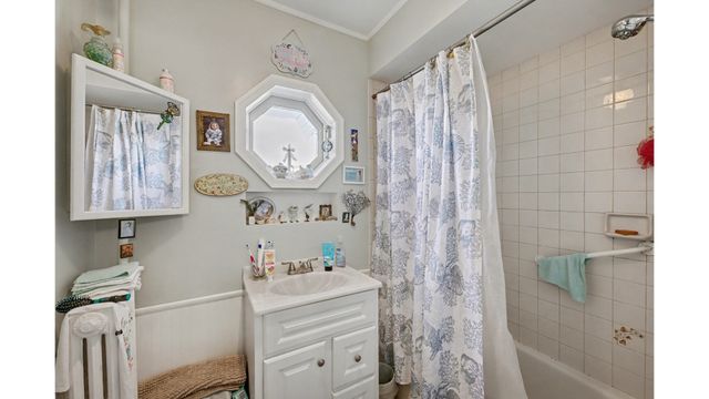 26 IRA Court, New York City, NY 11229