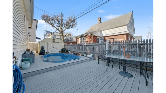 26 IRA Court, New York City, NY 11229