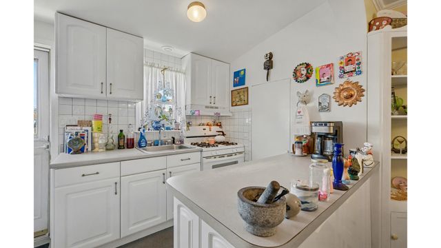 26 IRA Court, New York City, NY 11229