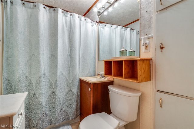 2313 Bollinger Avenue NE, Canton, OH 44705