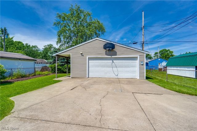 2313 Bollinger Avenue NE, Canton, OH 44705