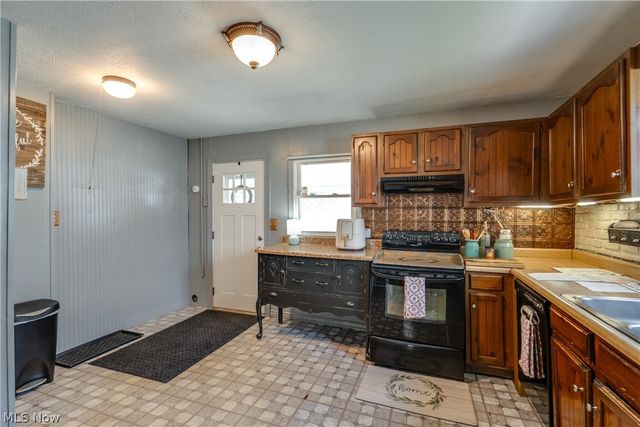 2313 Bollinger Avenue NE, Canton, OH 44705