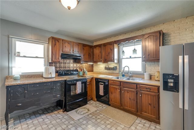2313 Bollinger Avenue NE, Canton, OH 44705