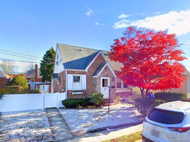 17 Laurel Place, Valley Stream, NY 11580