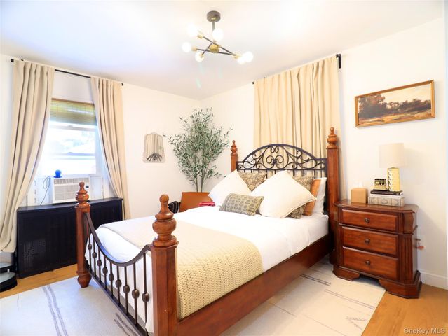 17 Laurel Place, Valley Stream, NY 11580