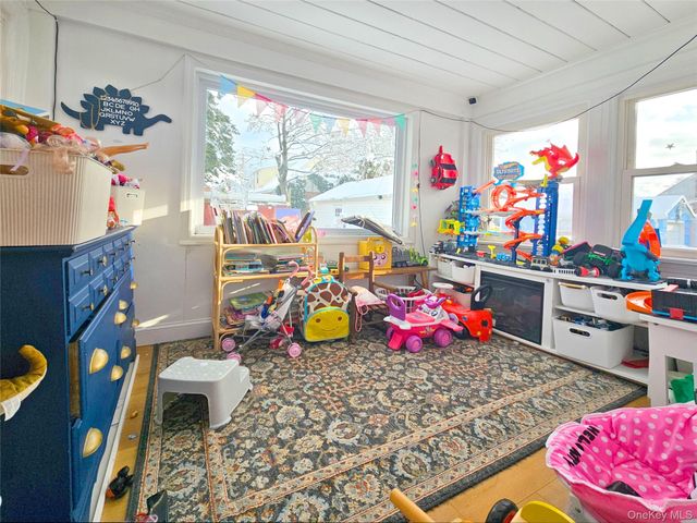 17 Laurel Place, Valley Stream, NY 11580