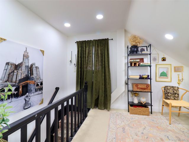 17 Laurel Place, Valley Stream, NY 11580