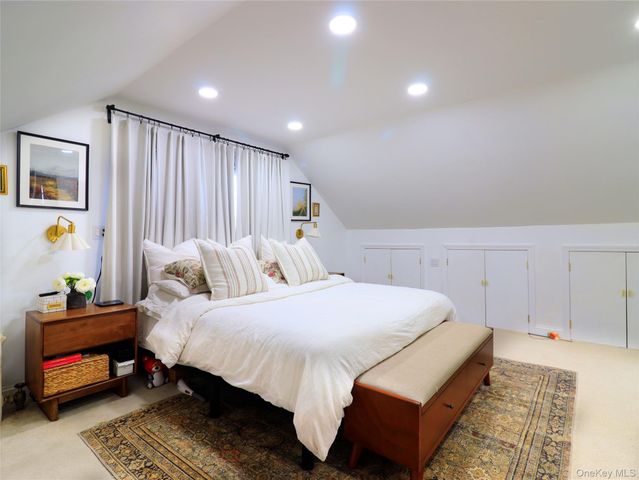 17 Laurel Place, Valley Stream, NY 11580