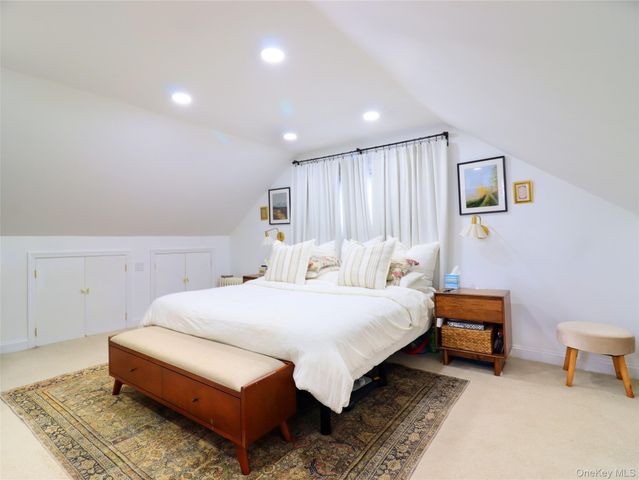 17 Laurel Place, Valley Stream, NY 11580