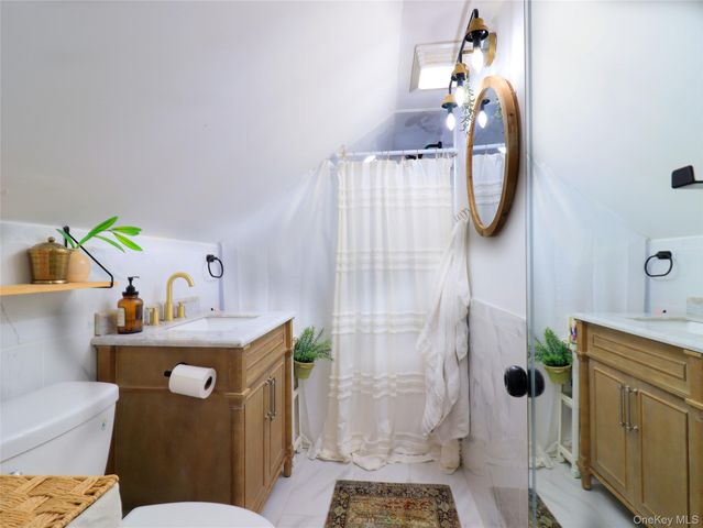 17 Laurel Place, Valley Stream, NY 11580