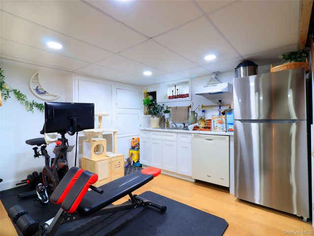 17 Laurel Place, Valley Stream, NY 11580