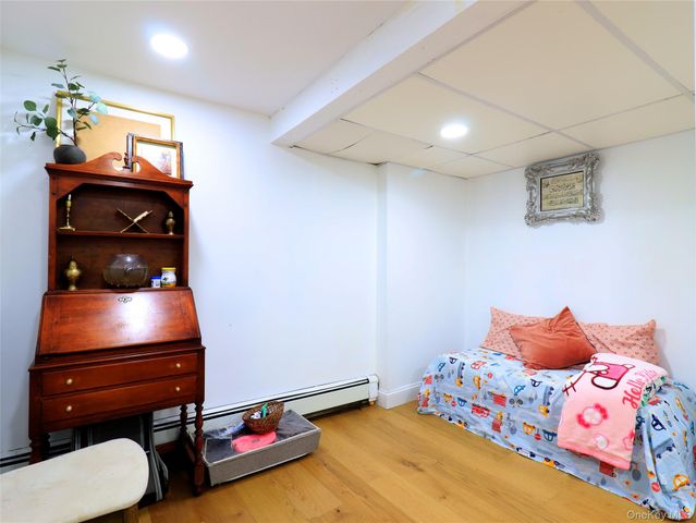 17 Laurel Place, Valley Stream, NY 11580