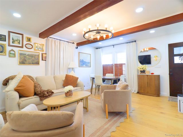 17 Laurel Place, Valley Stream, NY 11580