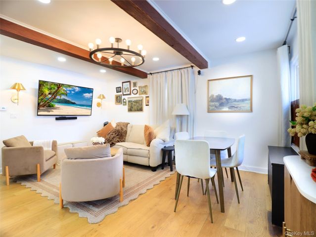 17 Laurel Place, Valley Stream, NY 11580