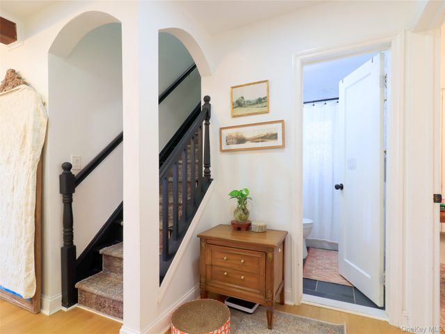 17 Laurel Place, Valley Stream, NY 11580