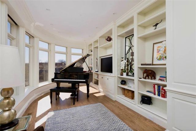 400 W 49th Terrace 2056, Kansas City, MO 64112