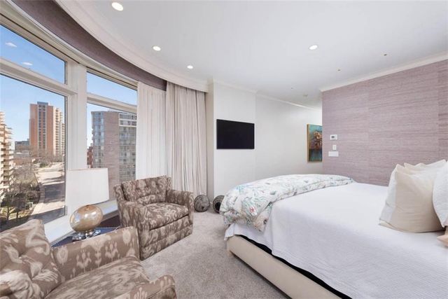 400 W 49th Terrace 2056, Kansas City, MO 64112