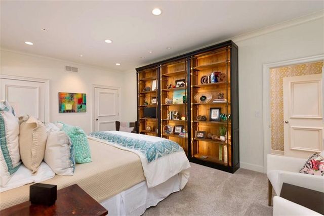 400 W 49th Terrace 2056, Kansas City, MO 64112