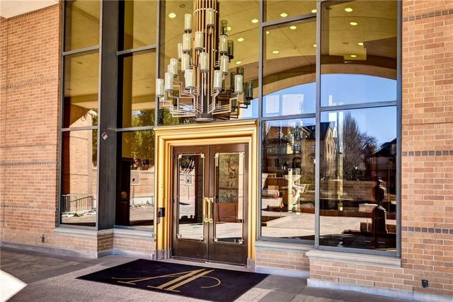 400 W 49th Terrace 2056, Kansas City, MO 64112