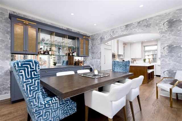 400 W 49th Terrace 2056, Kansas City, MO 64112