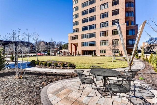 400 W 49th Terrace 2056, Kansas City, MO 64112