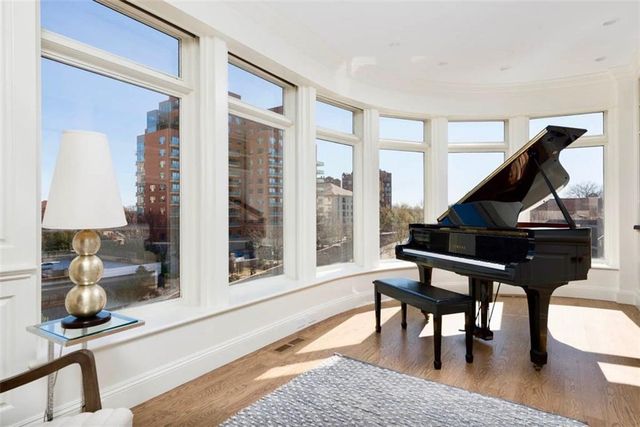 400 W 49th Terrace 2056, Kansas City, MO 64112