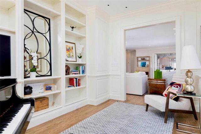 400 W 49th Terrace 2056, Kansas City, MO 64112